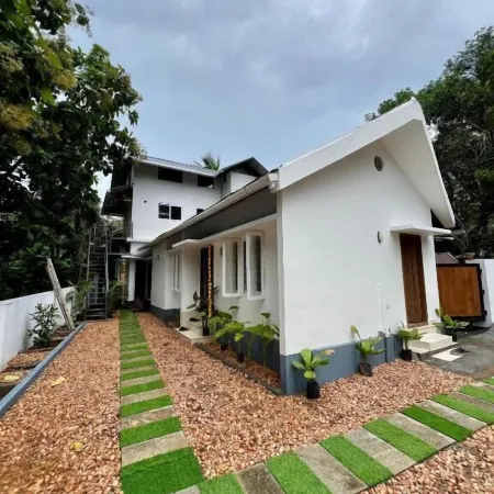 Little Chandhana Guest House