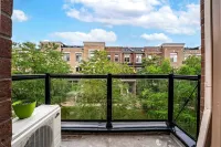 Spacious 2 Storey 2BR Toronto Escape w Parking