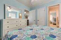 Waterfront Dauphin Island Home w/ Deck & Boat Dock - شاطئ