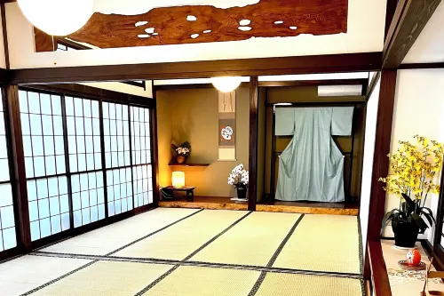 Mitsuba House - parking