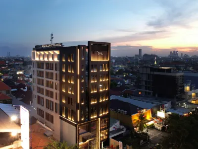 โรงแรมเมอร์เคียว ซูราบายา มายาร์ โรงแรมใน
