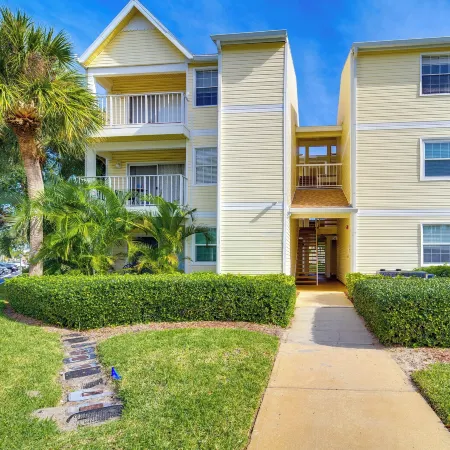 Walk to Canova Beach Park: Couple's Coastal Condo