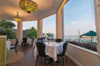 Island House Hotel