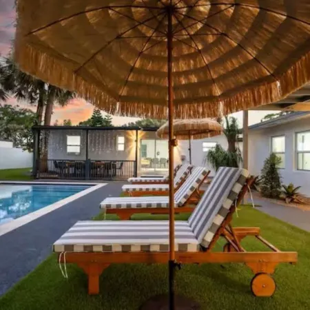 Resort Villa Modern Pool Outdoor Dining