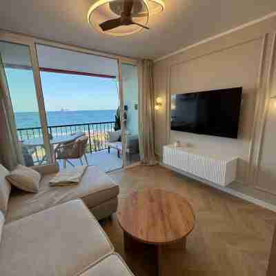 Beachfront Apartment with Sea View Rooms