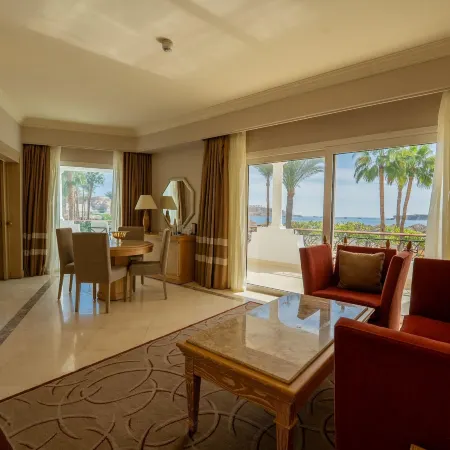 JAZ Elite Palace – Adults Friendly 16 Years Plus Отели рядом с достопримечательностью «Мечеть Аль-Сахаба»