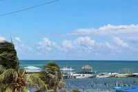 Barefoot Caye Caulker Hotel