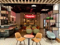Canvas Moncton, Tapestry Collection by Hilton - bar