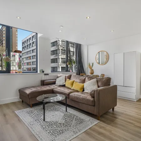 GuestReady - Chic Urban Retreat in Old Trafford