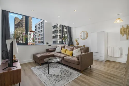 GuestReady - Chic Urban Retreat in Old Trafford