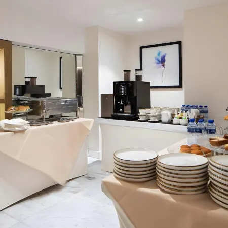 Prime Al Corniche Hotel