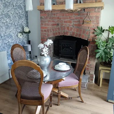 Morecambe Apartment - Sleeps 3 - 5 Mins to Sea - 4-Star