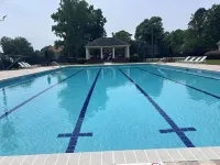 Large private 4 BR home near SAV airport with TV in every bedroom - piscina