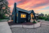 Cute Basement Apt - Walk to Shakespeare Fest, Suu, Explore Nat’l Parks
