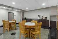 Red Roof Inn & Suites Philadelphia - Bellmawr - Motels