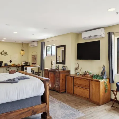 Red Rock Collection by Avantstay - Sleeps 14, 3 Sedona Stays With Mountain Views, In West Sedona