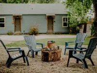 The Blue Heron - Elegant Urban Studio in City Center Hotels near Wiseacre Brewery