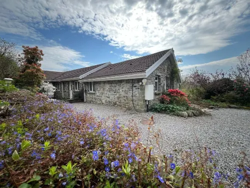 Cwmbach Guest House - 4-Star
