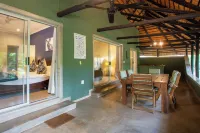 Kingfisher Creek Safari Lodge