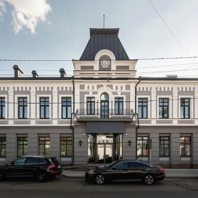 Richmond Hotel Hotels near The Triumphal Arch