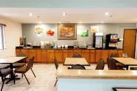 Quality Inn & Suites Marinette - breakfast