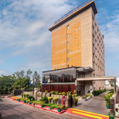 The Golden Palms Hotel & Spa Delhi アクシャルダム寺院周辺のホテル