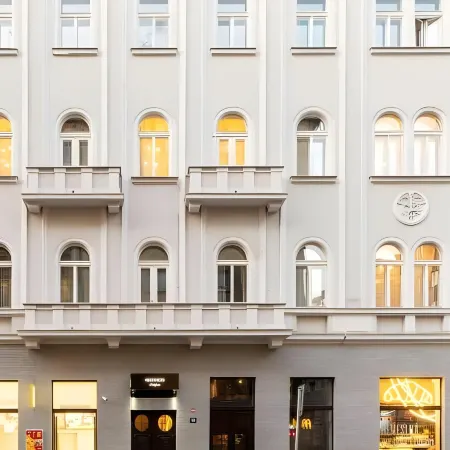 R16 Residences Prague Отели рядом с достопримечательностью «Государственный театр»