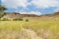 Calabasas Getaway Near Trails, Parks & the 101! - Wifi