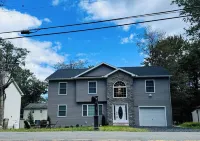 Luxury Retreat with Jacuzzi, Fire Pit and Playroom - Wifi