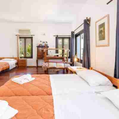Platanias Beachfront Villa Elsa-90m to Main Square Rooms