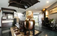 Baan Suksiri Hotel - Inns