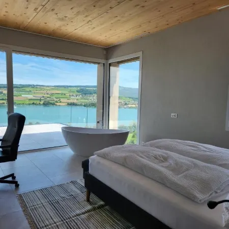Lakeview Guest Rooms with Huge Rooftop Terrace