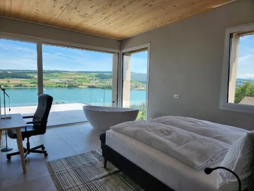 Lakeview Guest Rooms with Huge Rooftop Terrace - Wifi