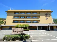 Wakamatsuya - Bergblick