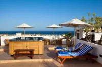 Seaside Sandy Beach - Pet friendly
