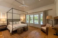Pink Sands Resort - parking