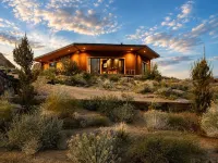 East Wind — with Sweeping Views of Mount Whitney and the Eastern Sierra. - 4 stjerner