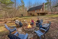 Family-friendly Home w Hot Tub Fire Pit Games - Homestays
