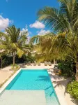 Azura Boutique Apartments - Beach