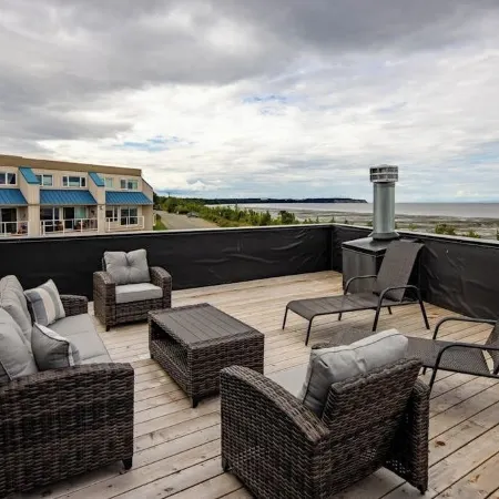 Two-story Loft Villa w/ Rooftop Hot Tub & Inlet Views