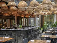 Warwick Le Crystal Montreal Hotel in zona Cinema Ex-Centris