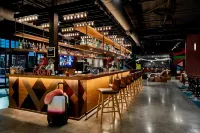 Moxy Chattanooga Downtown - بار