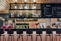 Moxy Frankfurt Airport Kelsterbach - bar