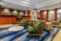 Fairfield Inn & Suites Holiday Tarpon Springs - Parkplatz