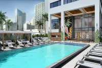 Element Miami Brickell - Rooftop Pools