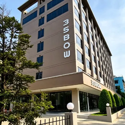 35 Bow Hotel Hotels near Taling Chan