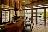Protea Hotel Zambezi River Lodge - bar