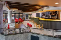 DoubleTree by Hilton Appleton - bar
