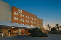 City Express Plus by Marriott Cabo San Lucas - مسبح