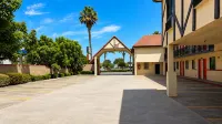 Executive Suites Inn - Parking
